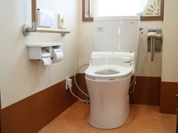 バリアフリー設計のトイレ