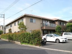 茶色の建物外観