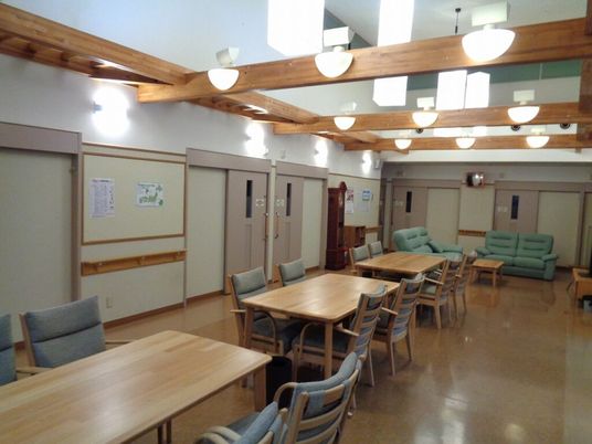 木の温もりある室内