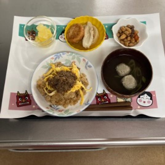 昼食セットの皿