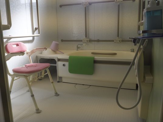 安全な入浴設備の浴室