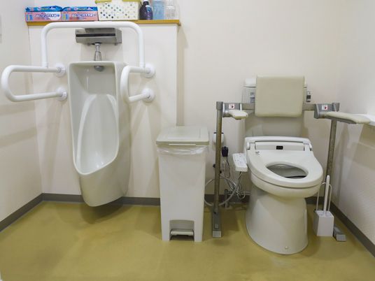 広々としたトイレ空間