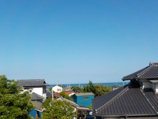 海が見える屋根
