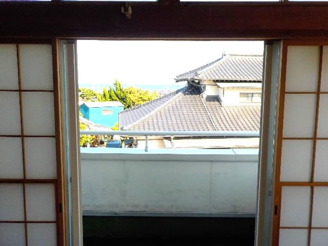 開放的な眺望の和室 和室 広く開放的な和室からは、美しい景色が眺められます。リラックスできる時間を過ごせそうです。