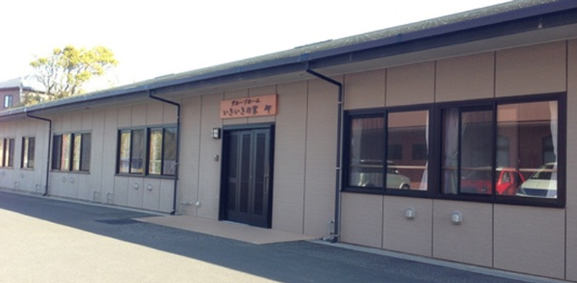 広い外観の建物