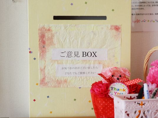 ご意見BOXと花束