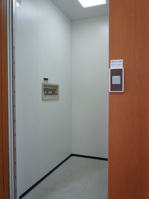 天井とエアコンのリモコン