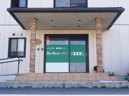 清潔なエントランス外観