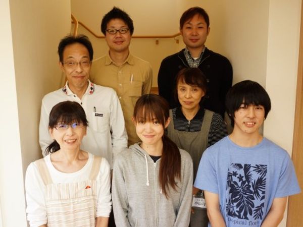スタッフの集合写真