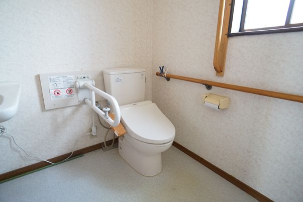 トイレの手すり付き空間
