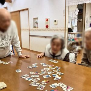 和やかな談話風景の部屋