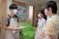 スタッフが会話する様子