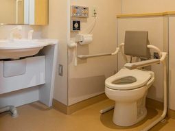 バリアフリー設計のトイレ