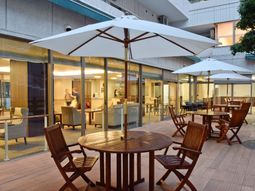 テラスのイブニングシーン