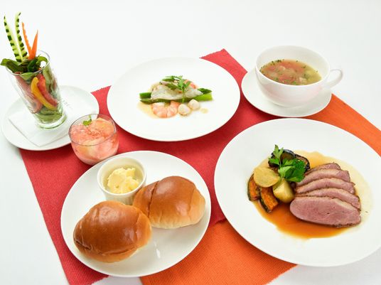彩り豊かな食事提供場所