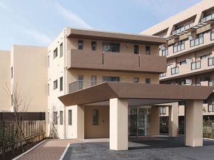明るい建物外観  