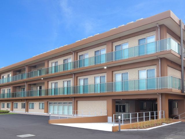 広い建物が特徴の外観 外観 広々とした施設の外観です。モダンなデザインの建物が印象的で、居心地の良さを感じさせます。