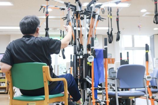 運動器具が並ぶ訓練室