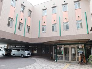施設の正面外観  