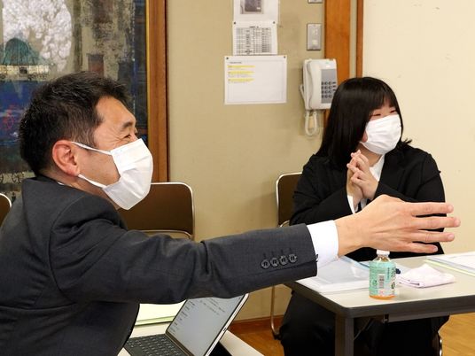 面談中のスタッフ  