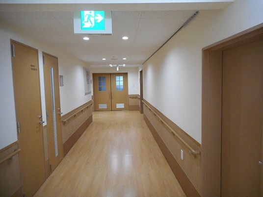 手すりのある廊下