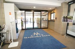 エントランスの明るい様子