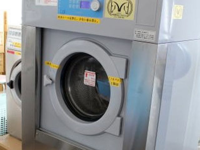 コインランドリー コインランドリー   大型の洗濯機が並ぶ、使いやすそうなコインランドリーです。日々の洗濯を施設内で行えるため、就業時の動線もイメージしやすいです。