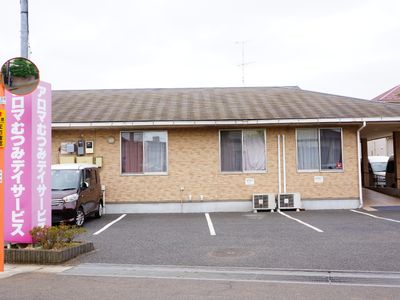 施設の落ち着いた外観