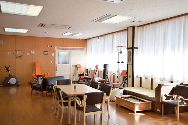 器具が並ぶ機能訓練室