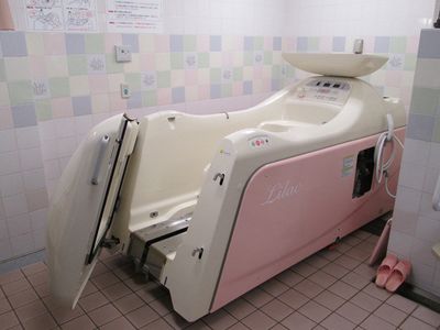 広々とした浴室