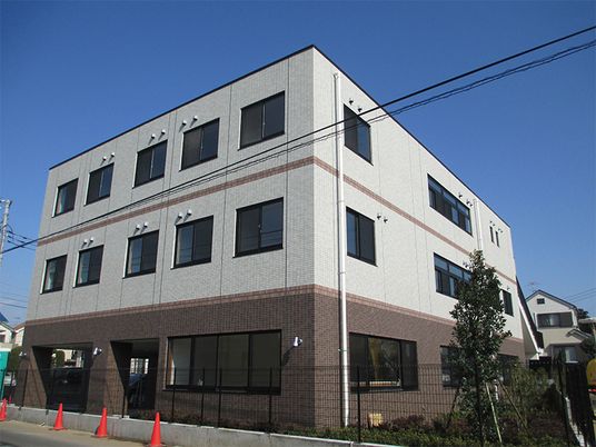 三階建ての外観