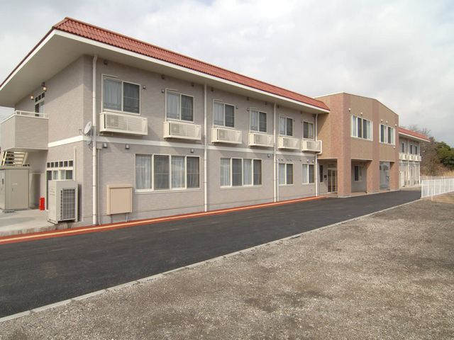 広々とした施設の外観 外観 広々とした建物は快適な環境を提供します。就業をお考えの方に安心感を与えます。