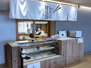 調理場が見える食堂  