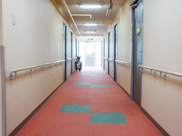 広々とした安全な廊下