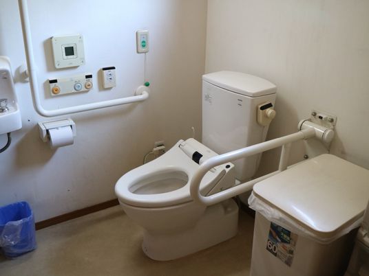 介助用トイレの設備