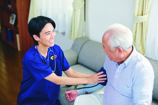 男性のケアシーン
