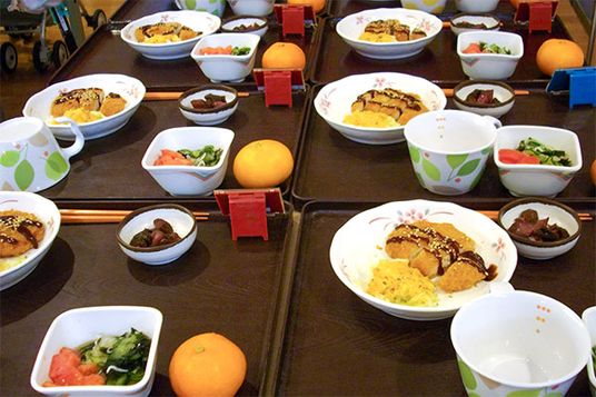 食事の配膳