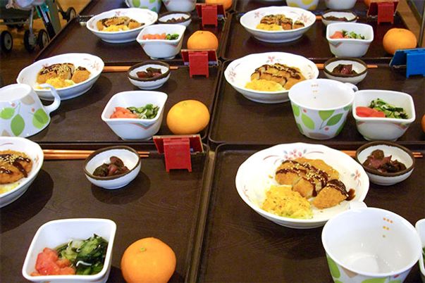 食事の配膳