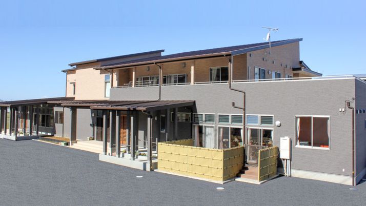 広々とした明るい外観