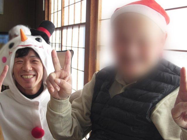 楽しい雰囲気の室内 内観 アットホームな雰囲気の中で、スタッフと利用者が仲良く交流を楽しんでいます。