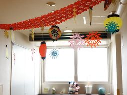 飾り付けされた部屋の一角