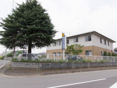 広々とした建物の外観
