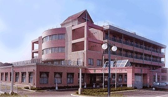 広々とした施設外観