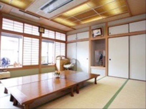 明るい和室の佇まい