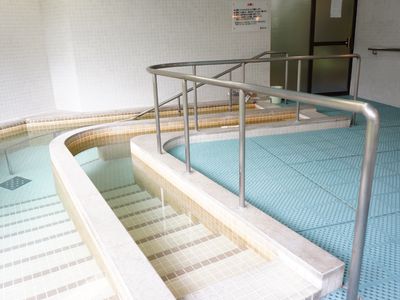 バリアフリー設計の浴室