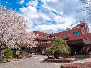 赤茶色の建物エントランス