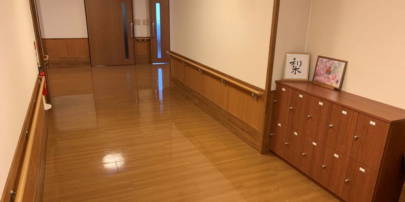 木の温もりを感じる廊下  