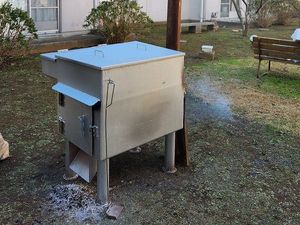 庭の屋外調理器具  