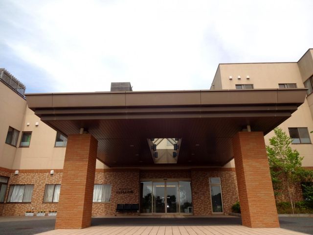 広いエントランス エントランス シンプルで整った広いエントランスです。初めて来た方も安心して利用できます。