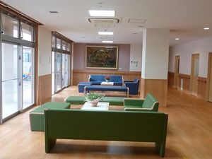 明るいラウンジ